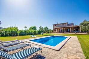 Schwimmbad des Ferienhauses