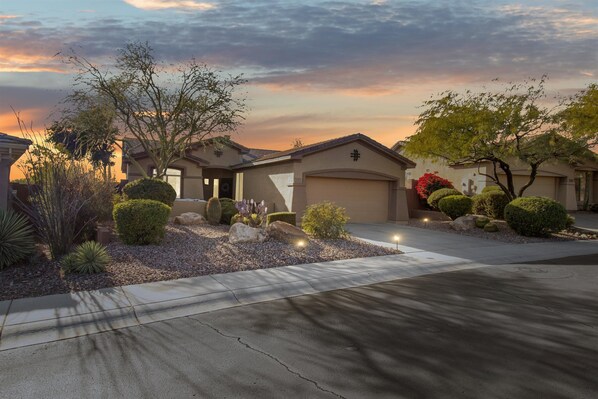 Welcome to Anthem Abode! Your desert haven for seasonal stays.
