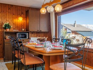 Möbel, Interior Design, Holz, Decke, Tabelle, Flooring, Zimmer, Beleuchtung, Light Fixture, Küche