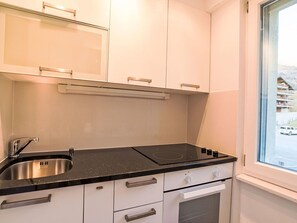 Cuisine, Appareil De Cuisine, Comptoir, Principaux Appliance, Cabinetry, Bois, Design Intérieur, Evier, Évier, Cuisinière