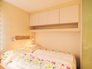 Meubles, Design Intérieur, Mur, Chambre, Bois, Pièce, Plafond, Sol, Lit, Sol