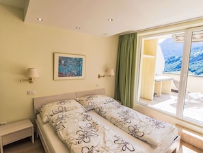 Ceiling, Furniture, Interior Design, Apartment, Room, Home, Floor, Bedroom, Bed, Pillow