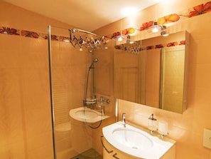 Bathroom, Bathroom Sink, Plumbing Fixture, Interior Design, Wall, Flooring, Sink, Tap, Mirror, Floor