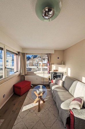 Blau, Stuhl, Gartenmöbel, Design, Schatten, Tisch Im Freien, Eco Hotel, Terrasse, Zimmerpflanze, Daylighting