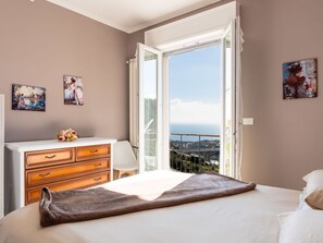 Blau, Stuhl, Gartenmöbel, Design, Schatten, Tisch Im Freien, Eco Hotel, Terrasse, Zimmerpflanze, Daylighting