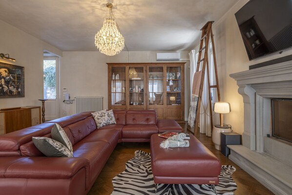 Autumn, Living Room, Spring, Summer