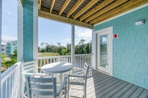 Deck Off King En Suite with Water Views