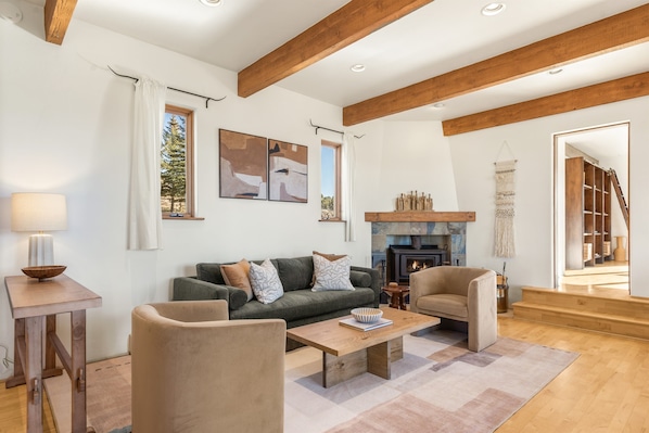 Cozy living room with queen-sized sofa bed and wood burning kiva-style fireplace. (PLEASE NOTE: living room fireplace currently does not work)