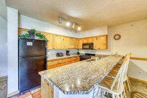 Keystone Resort Tenderfoot Lodge 4 Bedroom Unit 2663 Kitchen with Breakfast Bar