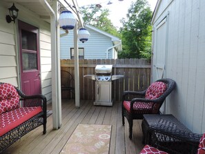 Cozy Back deck to grill or sip wine under the stars.