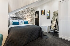 Bedroom 2 - Double bed with en-suite shower room