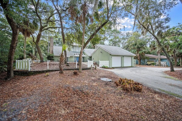 264 Tarpon Blvd.