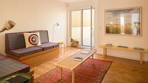 A spacious and comfortable living room perfect for relaxing after a long day exploring Lisbon.
#relax #home #portugal #pt #lisbon