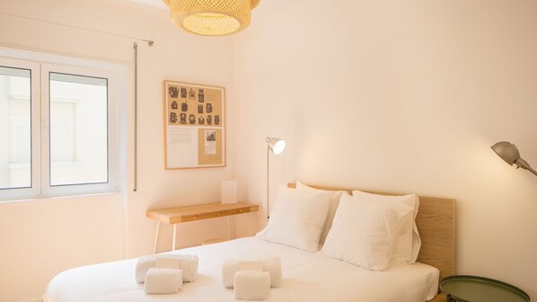 With soft tones and modern furniture, this bedroom will make you feel at home.
#comfort #home #modern #design #portugal #pt #lisbon