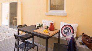 The apartment has a fully furnished patio, for your comfort.
#patio #outdoors #portugal #pt #lisbon