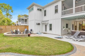 Exterior - Back / Fire Pit