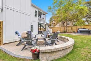 Fire Pit / Hot Tub