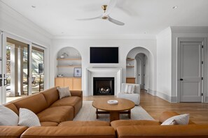 Living Area (Fireplace Not Available for Guest Use)