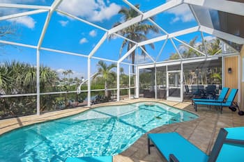 ⛱️Private Pool, Canal Front Private Home with Dock-Beach House Paradise⛱️