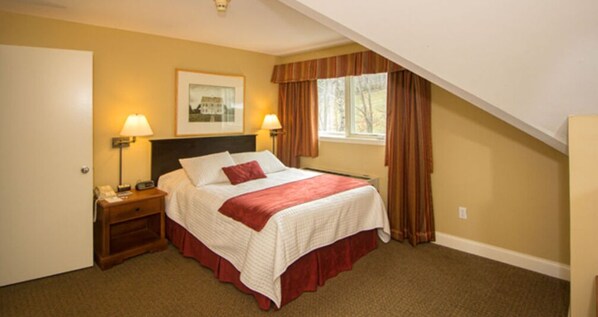 Relax in this inviting bedroom, a perfect retreat after a day of adventure.