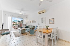 Living Room / Lounge