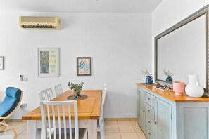 Dining / Restaurant