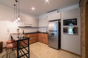 Fully equipped kitchen.