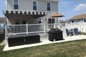 Back Deck w/ Dining area and  Large covered sitting area