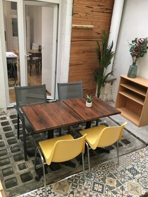 Outdoor dining