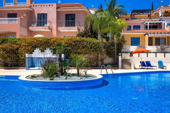 Pool (Outdoor)
