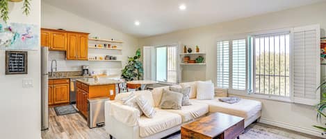 Long Beach Vacation Rental | 2BR | 2BA | Stairs Required | 840 Sq Ft