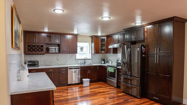 Full Kitchen