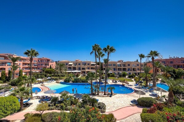 Pool (Outdoor)