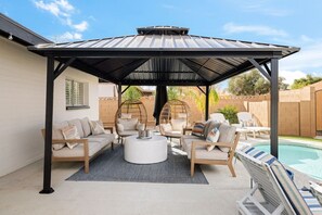 This cozy, shaded lounge is the perfect place to sip your morning coffee, enjoy a sunset cocktail, or unwind with friends. With plush seating, stylish décor, and a poolside view, your ultimate vacation vibes start here!