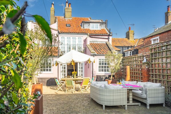 The Dolls House, Southwold: A four bedroom sea side retreat