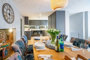The Dolls House, Southwold: Luxury dining area for guests to enjoy during their stay