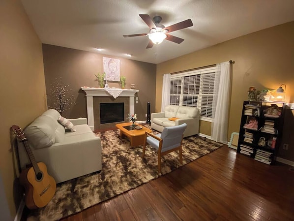 Living room (shared)