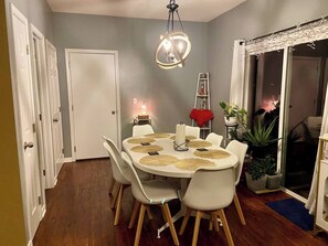 Dining room (shared)