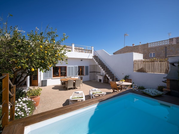 Swimming pool