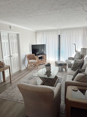 Living room with Smart TV and Sound Bar