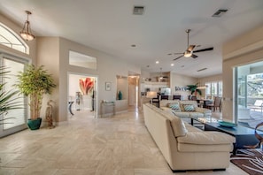 Living room (2)