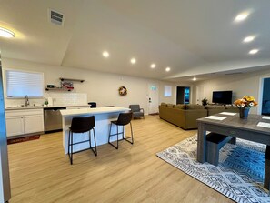 LIving room/Dining room/kitchen (2)