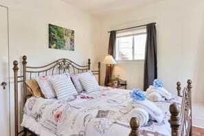 Master Bedroom Ideas You're Dreaming of Staying at Victorian Home with Sealy Posturepedic mattress