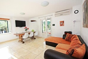 Living room 2