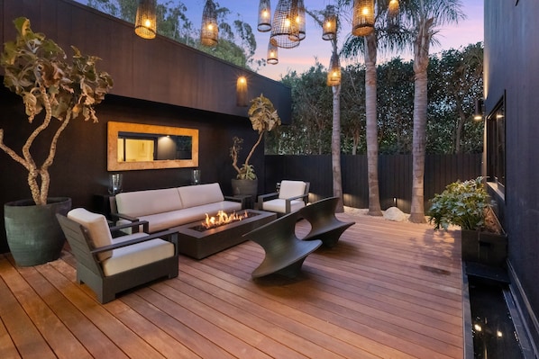 Where intimate gatherings meet the magic of open-air luxury.