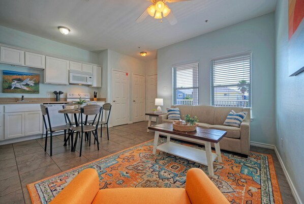 Open layout concept for seamless transitions. (Costa Bahia 205)
