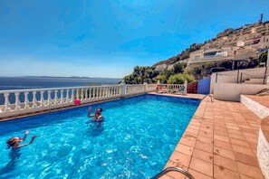 Holiday Home Swimming Pool