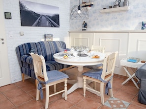 Möbel, Interior Design, Holz, Flooring, Tabelle, Fussboden, Beleuchtung, Zimmer, Stuhl, Esszimmer