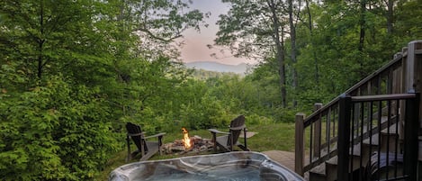 Outdoor spa tub