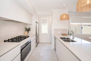 Kitchen (1)